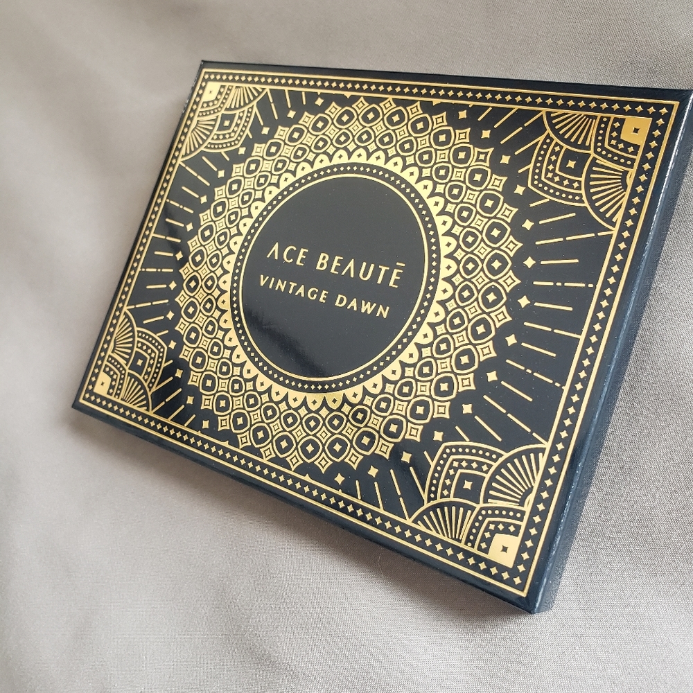 Ace Beaute Vintage Dawn Eyeshadow Palette